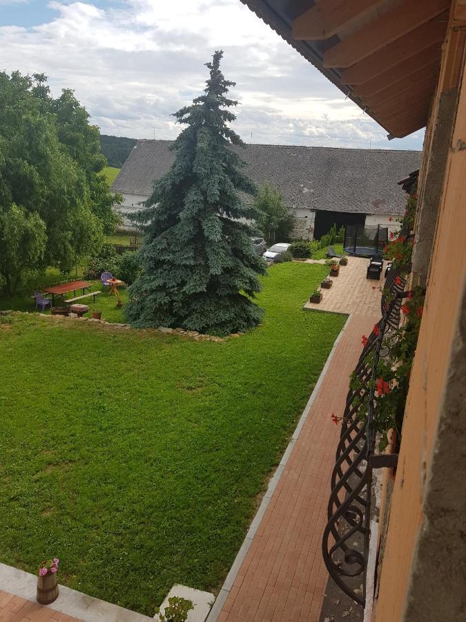 Penzion Tvrz Dub U Tabora Ratiborske Hory Buitenkant foto